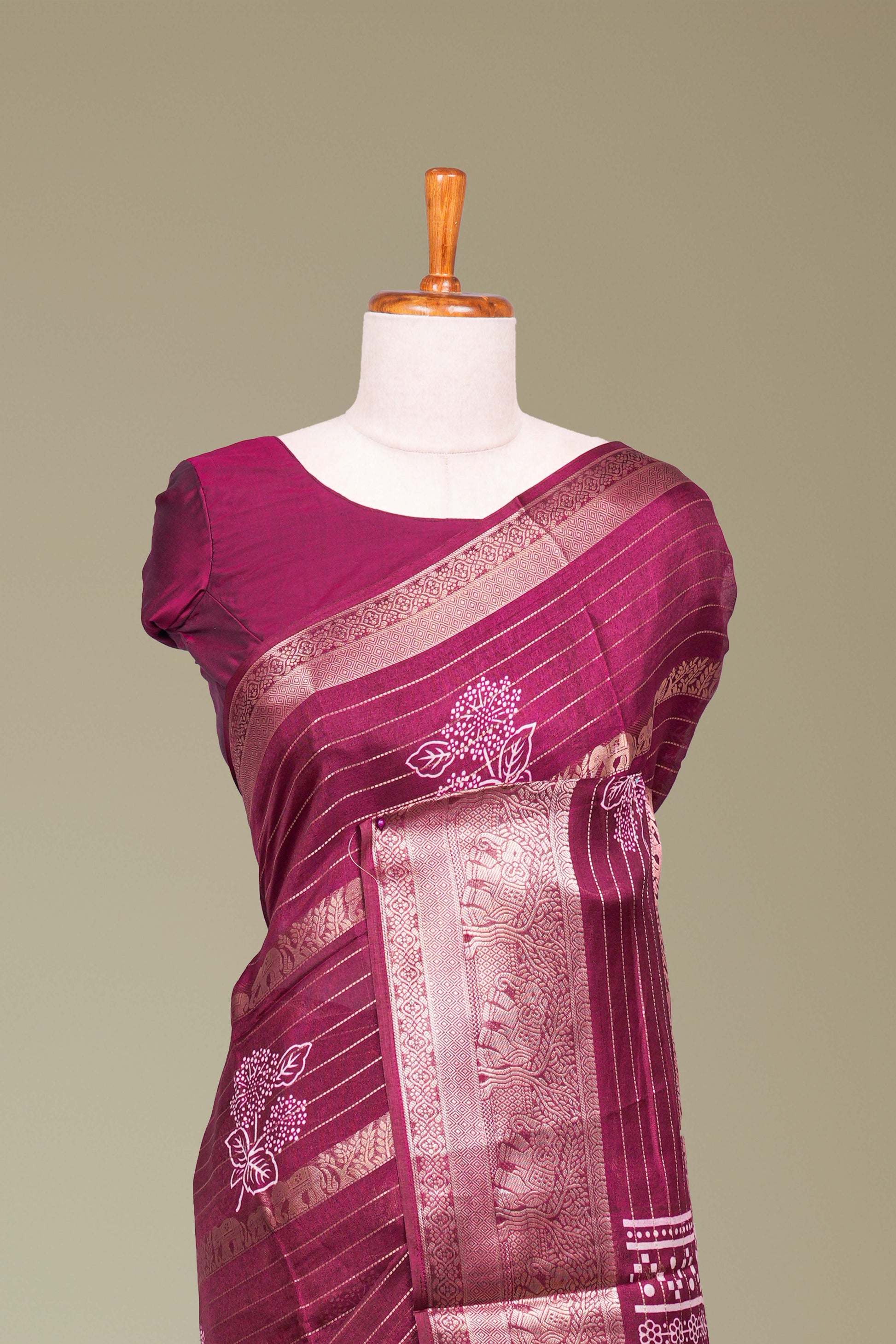 Wide zari border