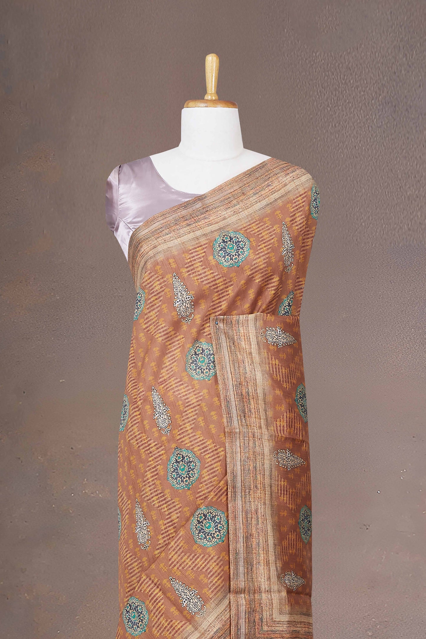  contrast Pallu detailed saree