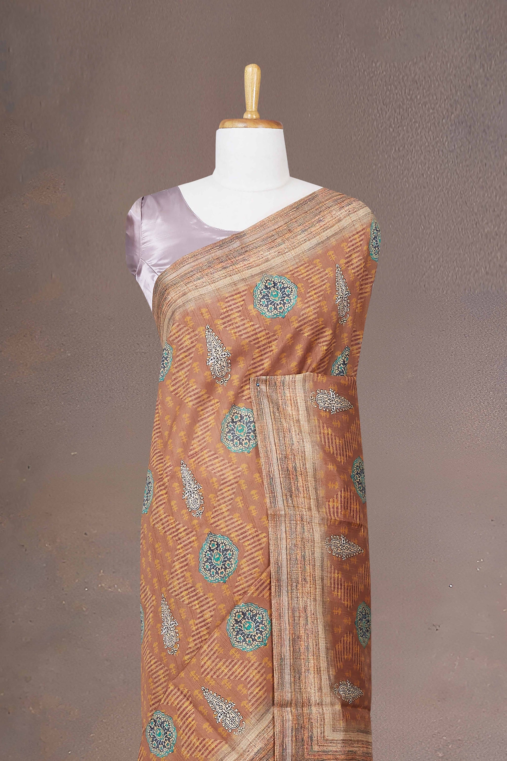  contrast Pallu detailed saree