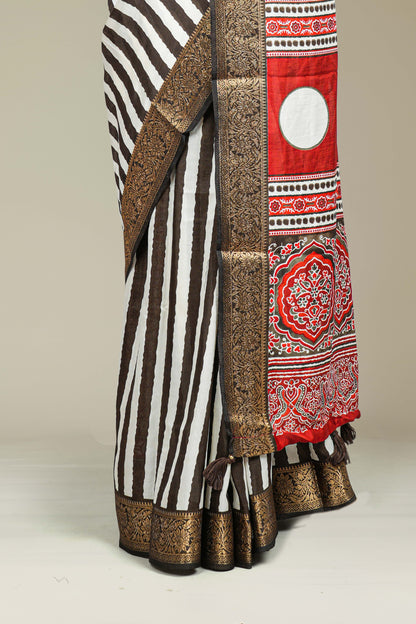 contrast pallu detail