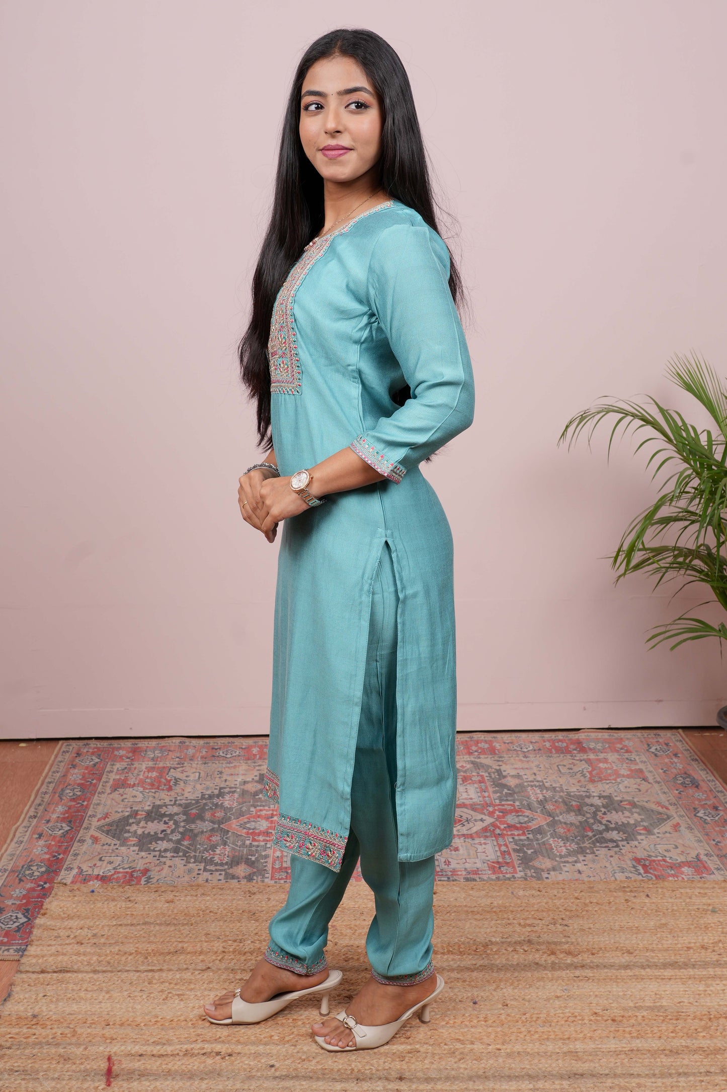  embroidered neckline detail