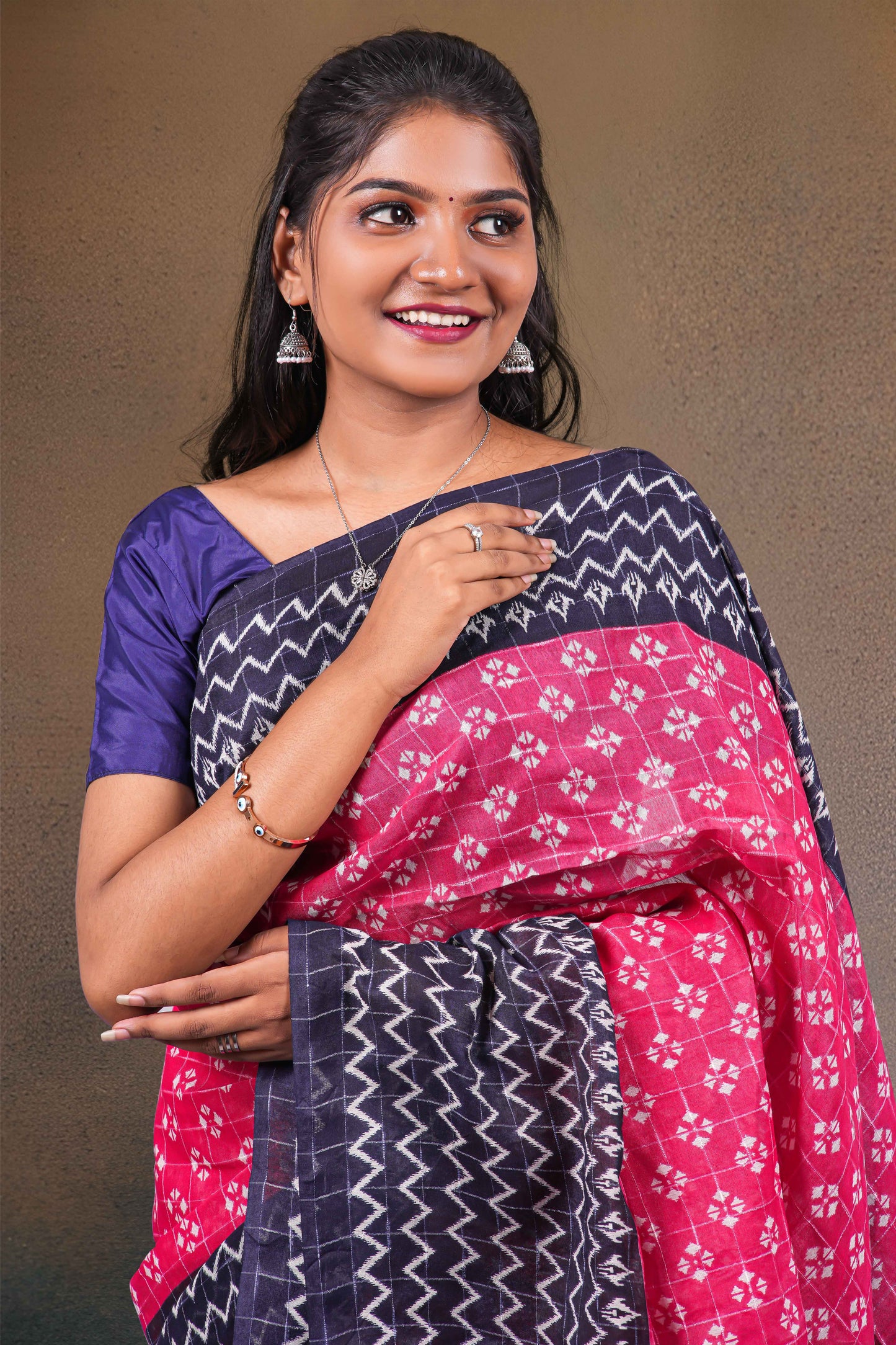  pink thread butta contrast pallu linen